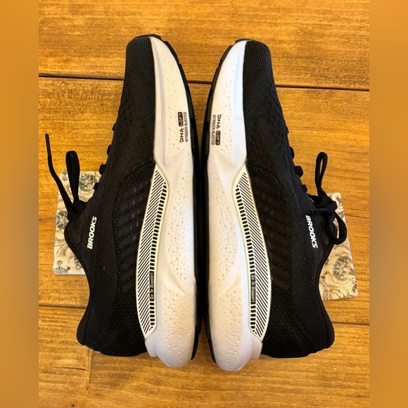 Brooks Women’s Adrenaline 24 GTS Running Shoe (wide) - Picture 3 of 7